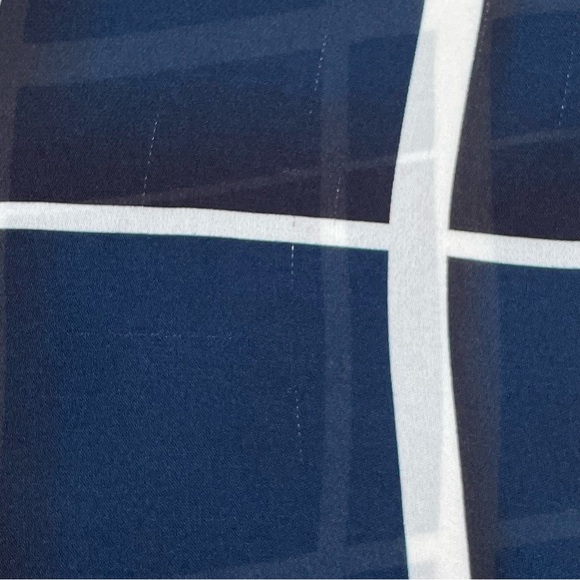 Vince Lattice Print V-Neck Silk Sleeveless Top Blue White Small EUC - Picture 11 of 16